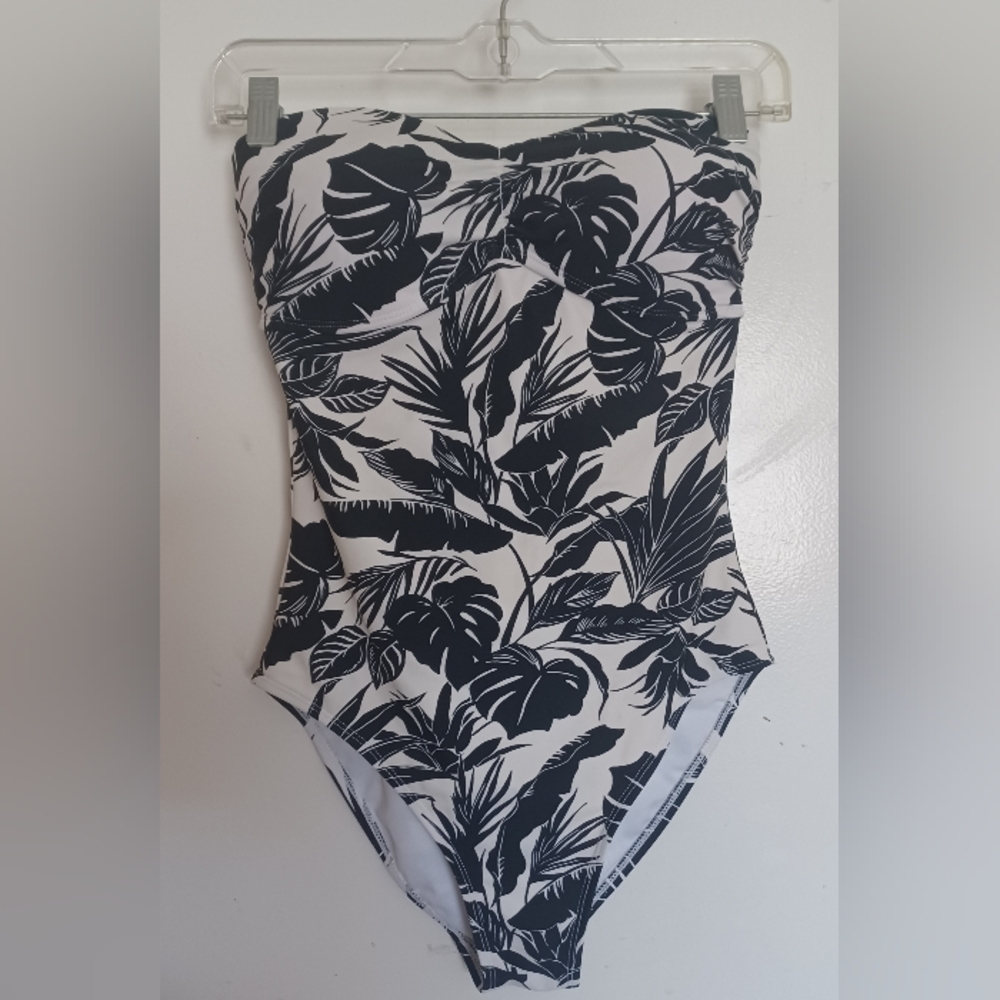 OLD NAVY WOMEN'S 1 Piece Floral Bathing Suit Padded Bra Size Small Beach Coastal